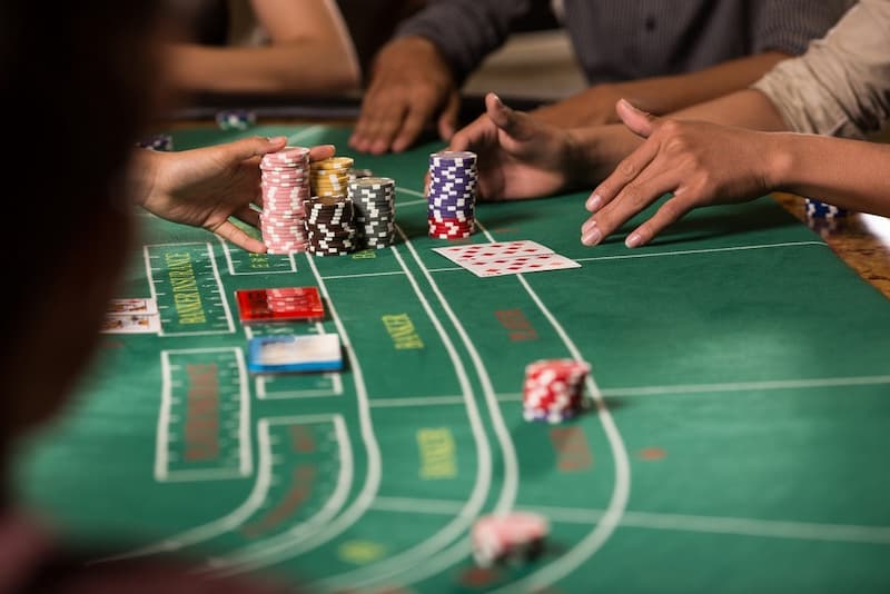 Baccarat vô cùng hấp dẫn để bạn cải thiện thêm thu nhập tại nhà cach-choi-bai-Baccarat